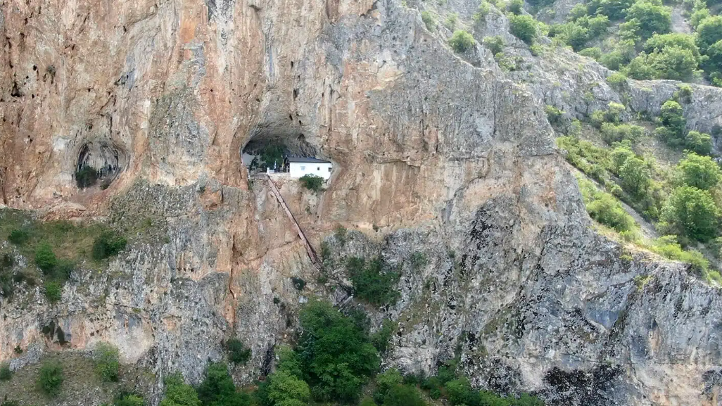 Άγιος Νικόλαος Κρεμαστός στην Καστοριά 