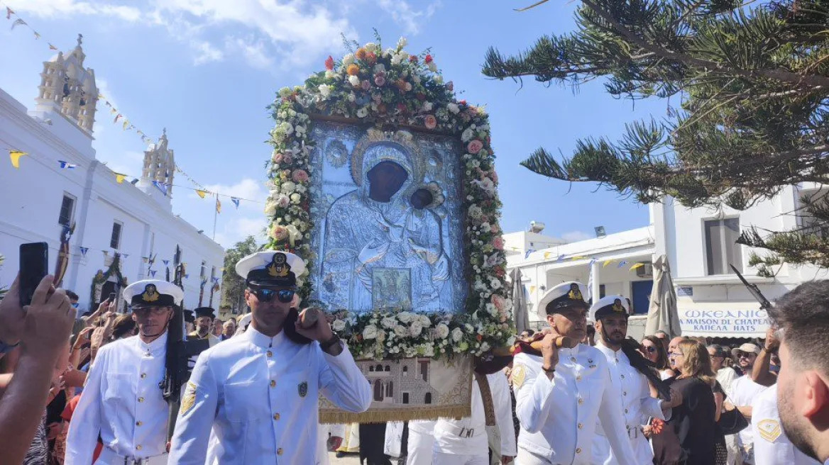 Λιτανεία Παναγίας Εκατονταπυλιανής στην Πάρο