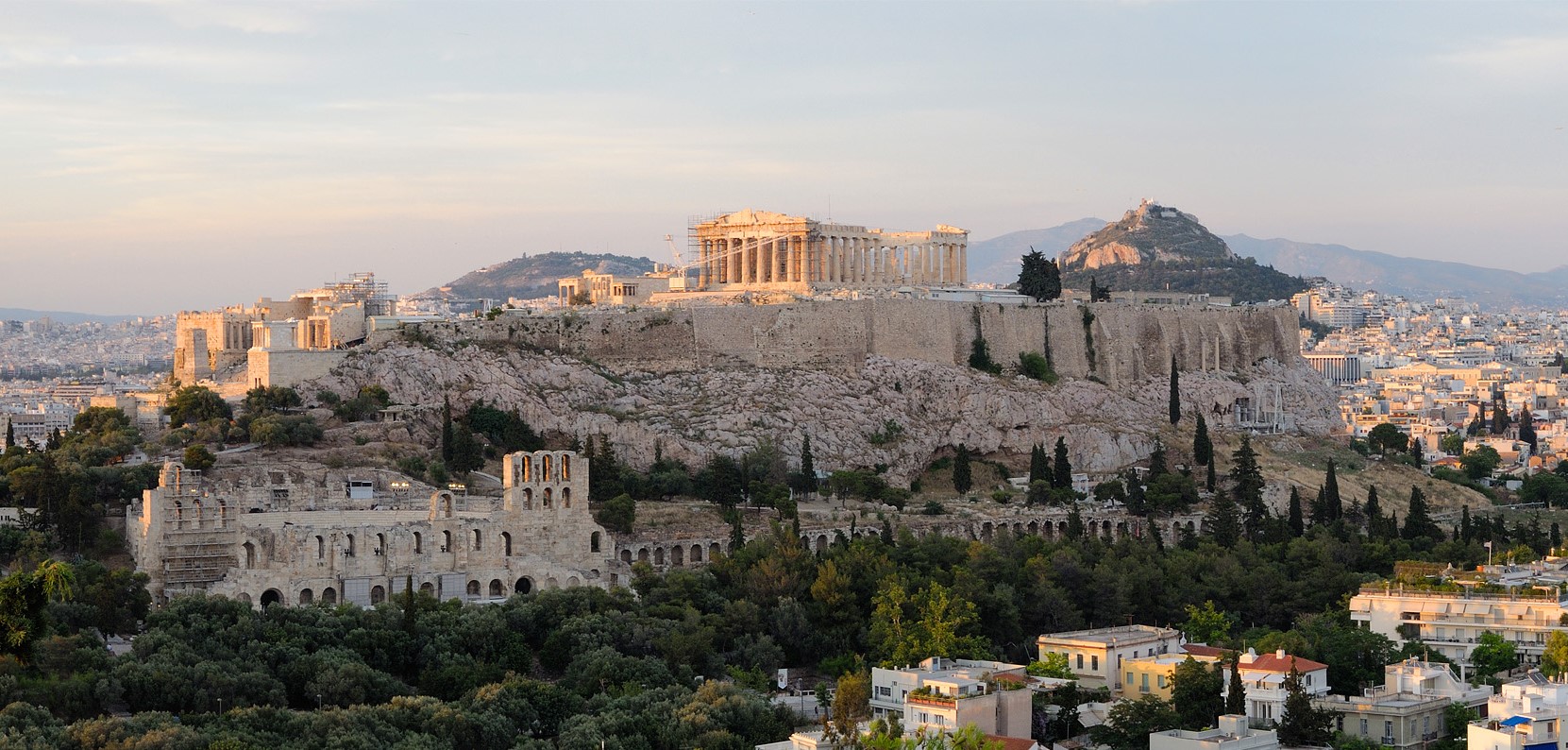 Ο ιερός βράχος της Αθήνας με τον Παρθενώνα και το Ηρώδειο