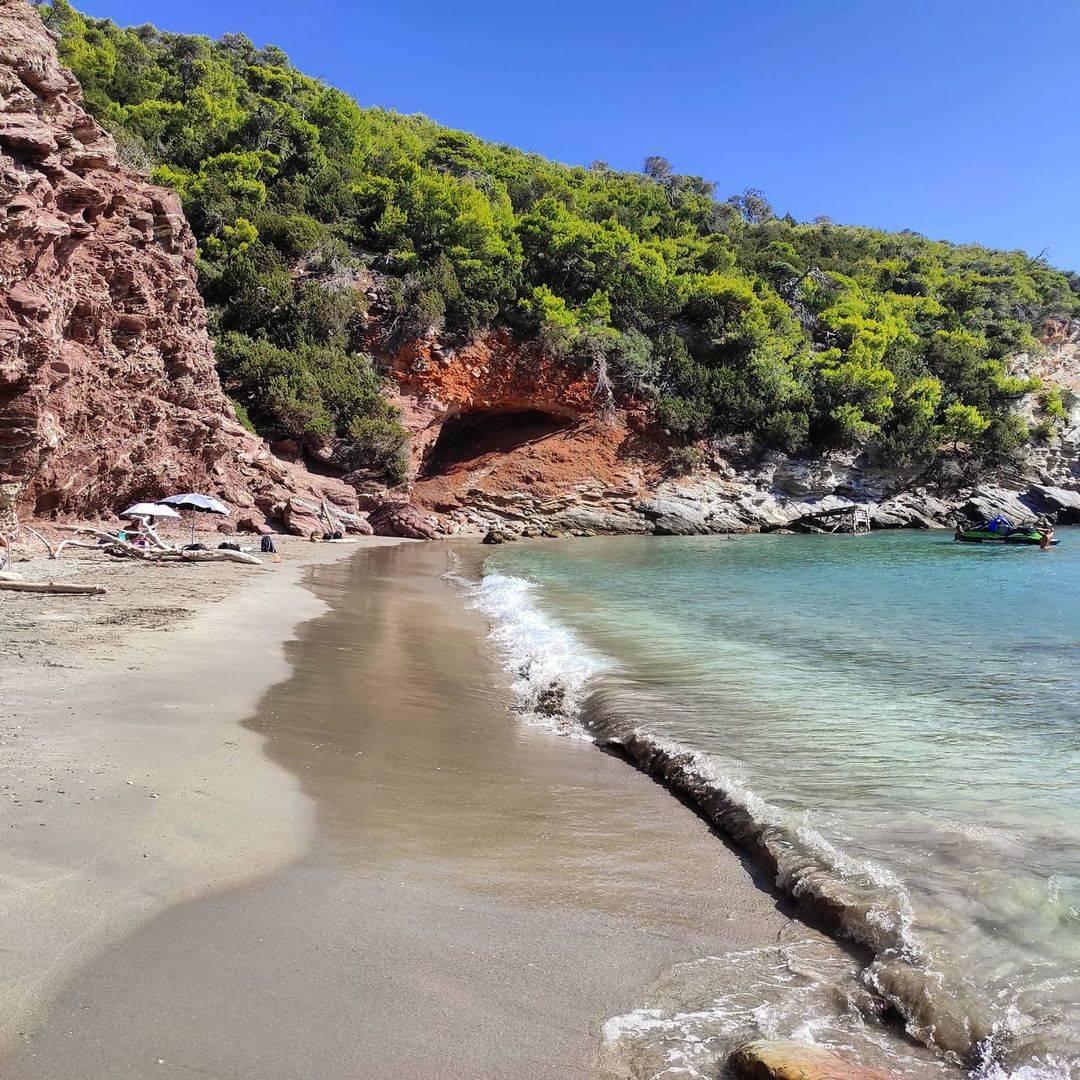 Σκύρος Παραλία