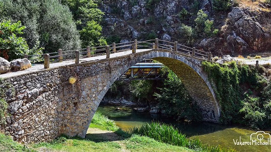 Το πέτρινο γεφύρι της Κορομηλιάς στην Καστοριά