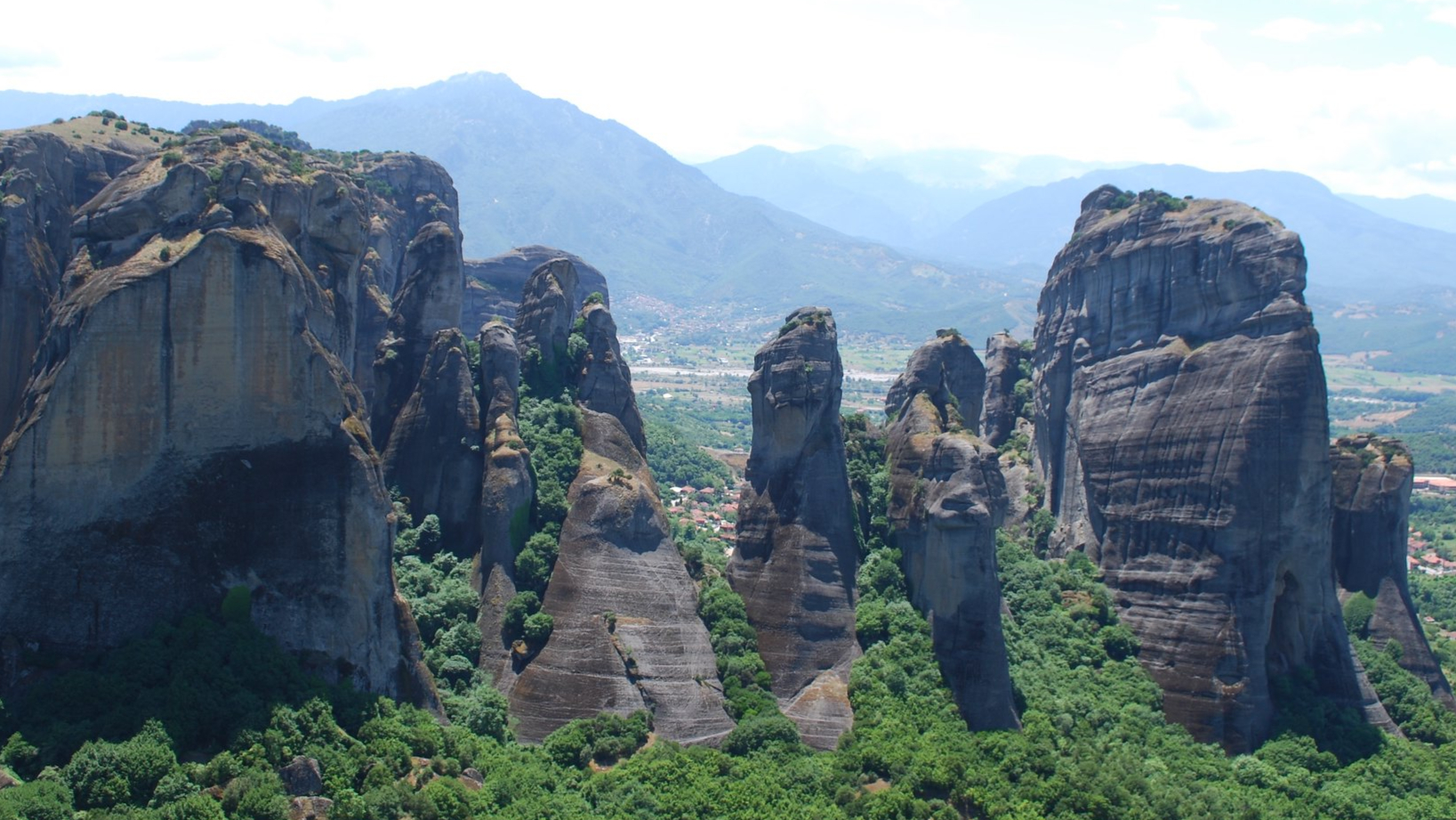 Οι επιβλητικοί βράχοι των Μετεώρων
