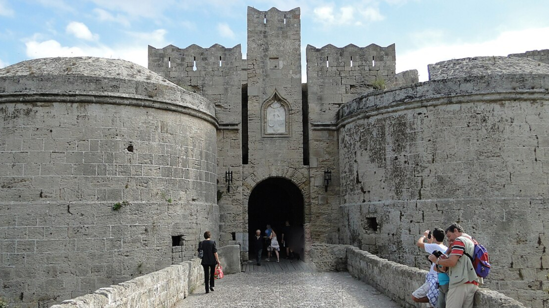 Η Πύλη ντ' Αμπρουαζ (d'Amboise) στην Παλιά πόλη της Ρόδου