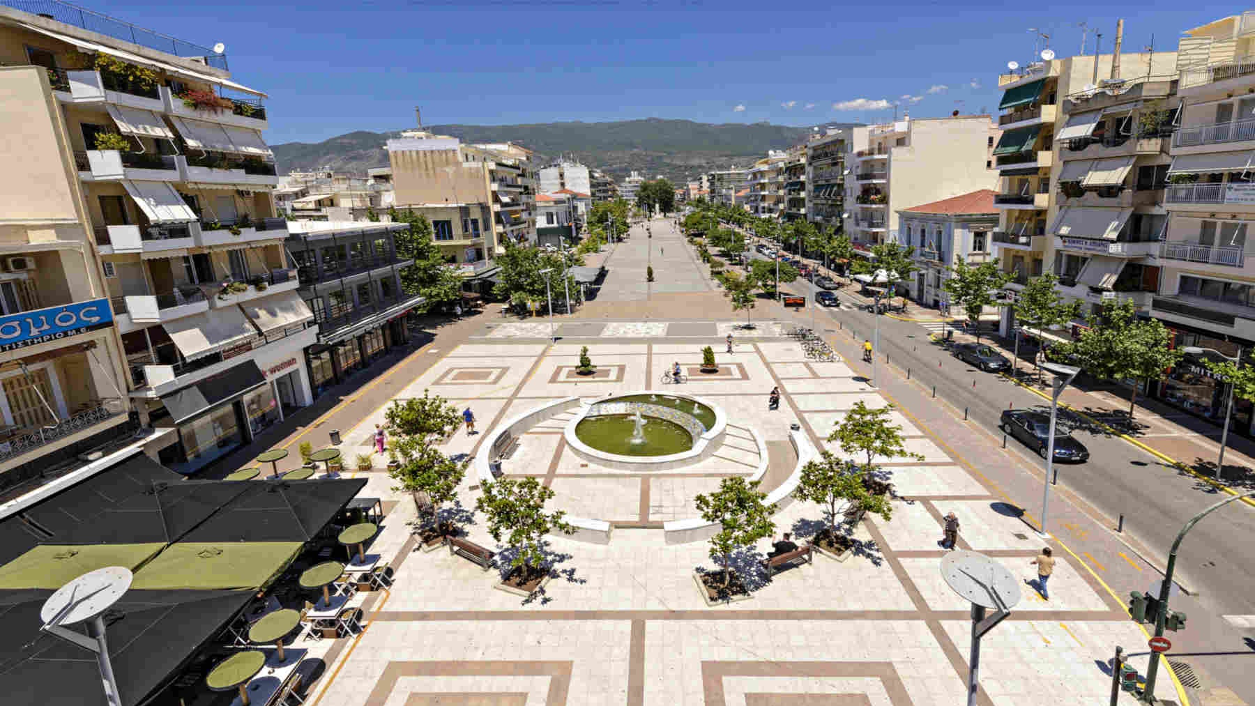 Η Πλατεία Βασιλέως Γεωργίου που είναι η κεντρική πλατεία της Καλαμάτας 