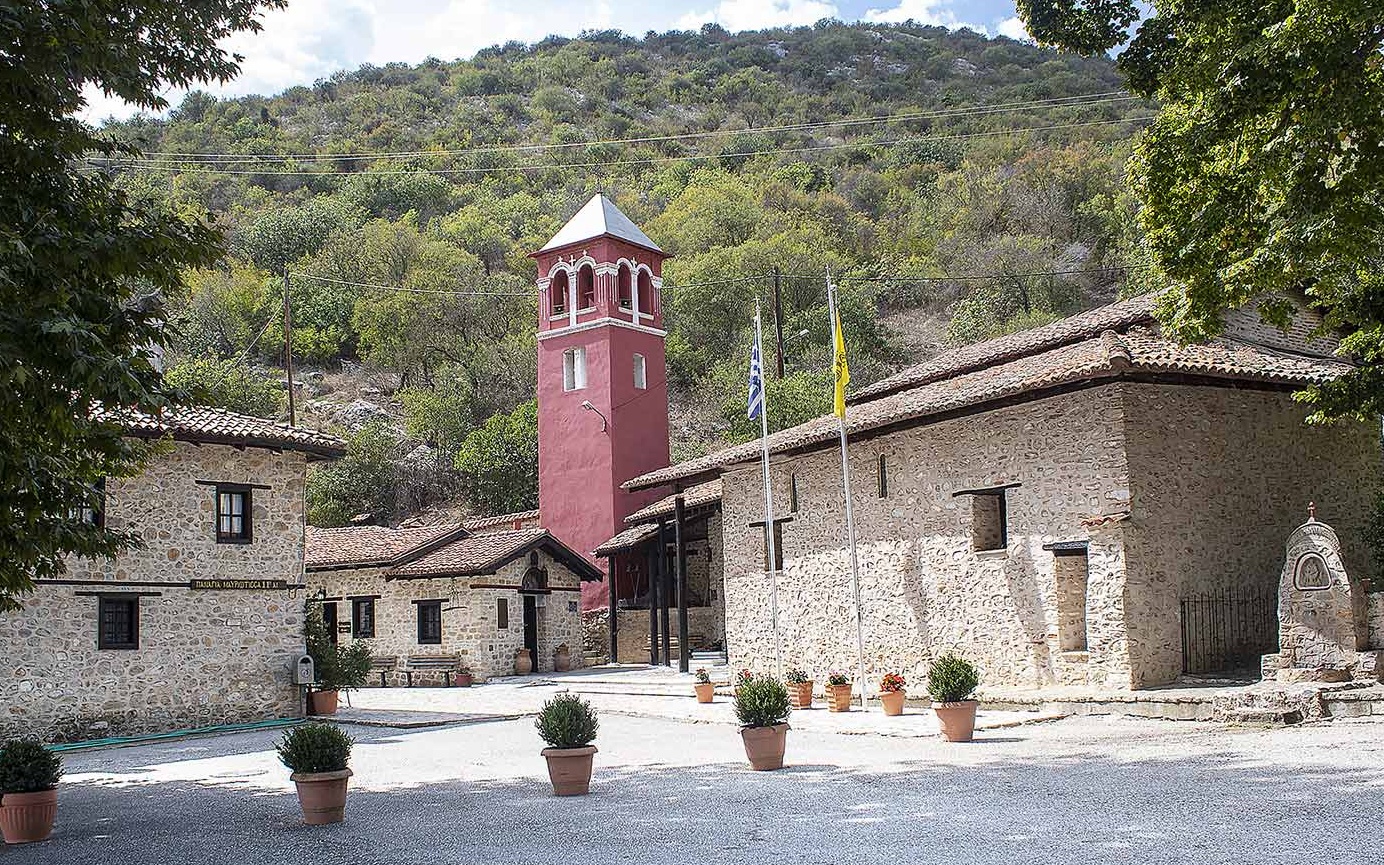  Ο αύλειος χώρος της Παναγίας Μαυριώτισσας Καστοριά