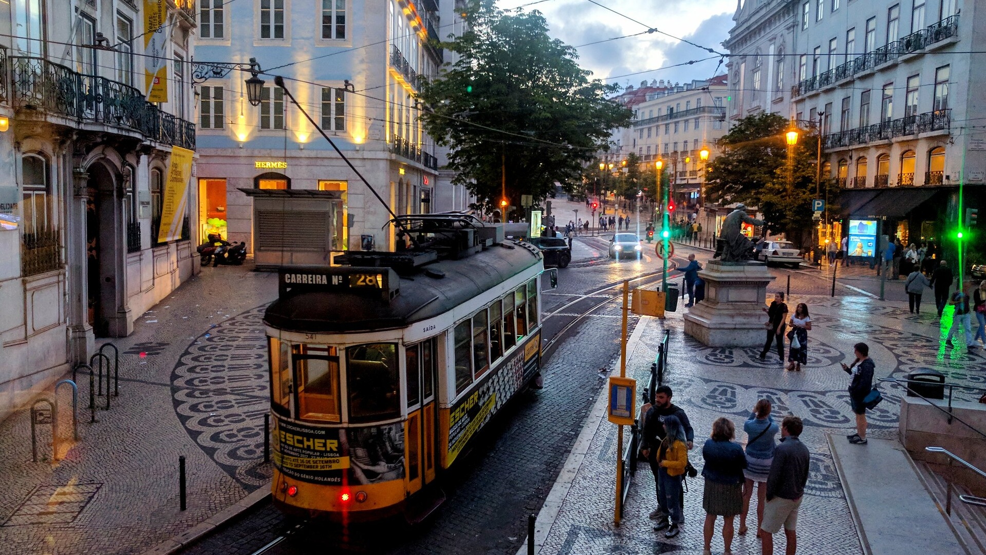 Η περιοχή Chiado στη Λισαβόνα και το ιστορικό τραμ της πόλης