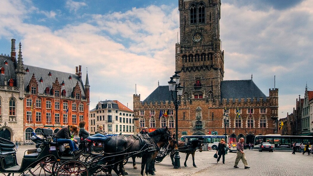 Η Πλατεία της Αγοράς και το διάσημο καμπαναριό της Μπριζ