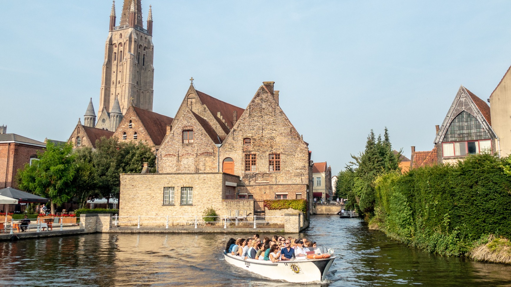 Κρουαζιέρα με καραβάκι σε ένα κανάλι του Μπριζ αξιοθέατα