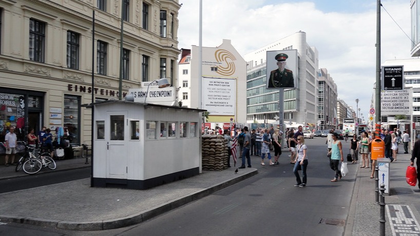 Το Checkpoint Charlie στο Βερολίνο
