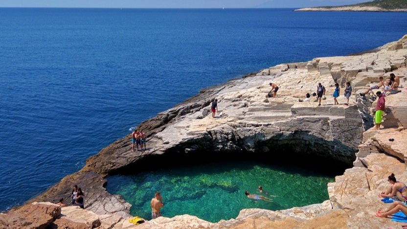 θασοσ αξιοθέατα και η Λίμνη Γκιόλα