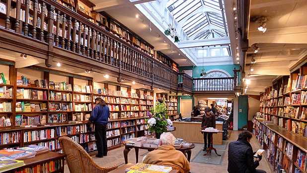Το βιβλιοπωλείο Daunt Books στη Λεωφόρο Marylebone στο Λονδίνο