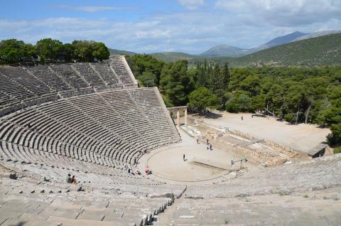 Επίδαυρος, το Θέατρο όπως φαλινεται από ψηλά  επιδαυροσ αξιοθεατα