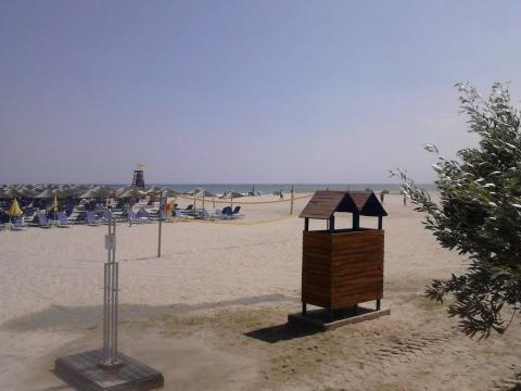 Παραλία Κορινός, ντουσιέρα παραβάν, beach bar