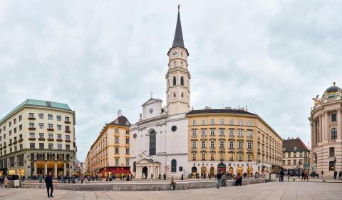 αυστρια αξιοθεατα Michaelerplatz επιβήτική πλατεία στο κέντρο της πόλης