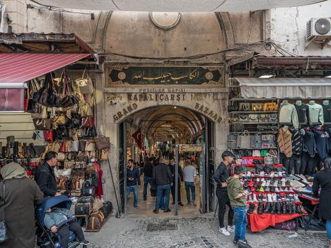 καπαλι τσαρσι κύρια είσοδος της διάσημης αγοράς στην Κωνσταντινούπολη