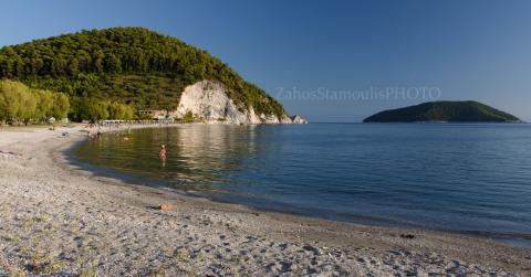 Η παραλία Ελιός στη σκοπελοσ παραλιεσ