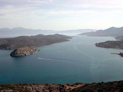 Αεροφωτογραφία με τη Σπιναλόγκα και τον Κόλπο της Ελούντας spinaloga