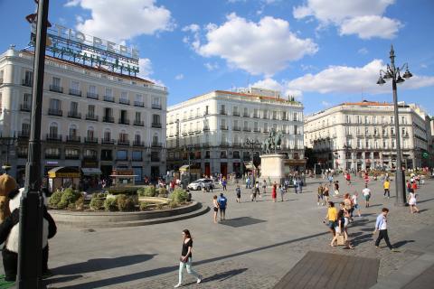 Η κεντρική πλατεία Πουέρτα Ντελ Σολ (Puerta del Sol) στη μαδρίτη αξιοθέατα