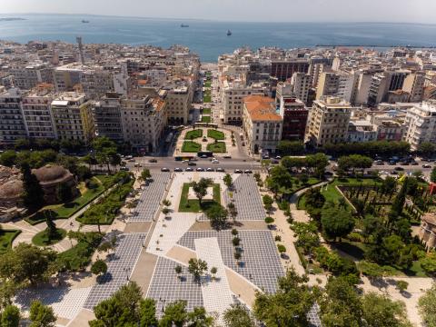 Αεροφωτογραφία από την Πλατεία Δικαστηρίων με φόντο την πλατεία Αριστοτέλους και τον Θερμαϊκό θεσσαλονικη αξιοθεατα