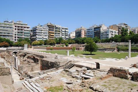 Η Ρωμαϊκή Αγορά στη Θεσσαλονίκη που περιβάλλεται από πολυκατοικίες