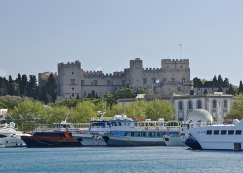 Το παλάτι του Μεγάλου Μάγιστρου φωτογραφία από το παλιο λιμανι ροδοσ χαρτησ