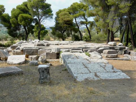 επιδαυροσ αξιοθεατα απομεινάρια από τα προπύλαια 