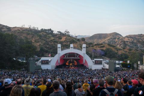 Θεατές στη Μουσική Σκηνή Χόλιγουντ Μπόουλ (Hollywood Bowl) στο Λος Άντζελες