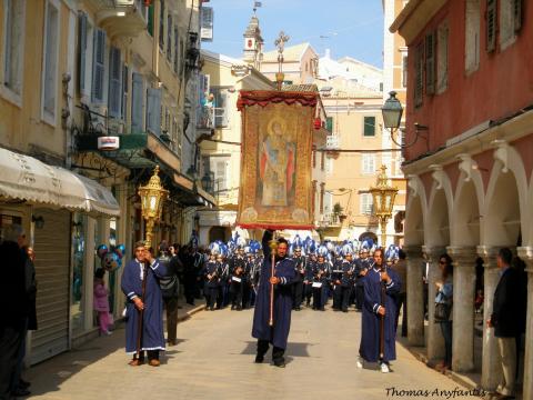 Λιτάνσευση Αναστάσεως Αγίου Σπυρίδωνα το Μεγάλο Σάββατο Πάσχα στην Κέρκυρα