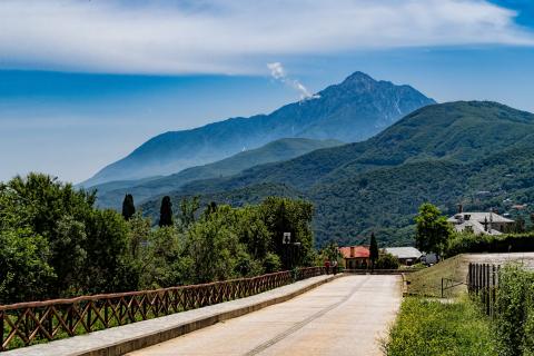 Ο Άθωνας και η χερσόνησος του Αγίου Όρους όμως φαίνεται από την Ιερισσό αγιο οροσ επισκεψη