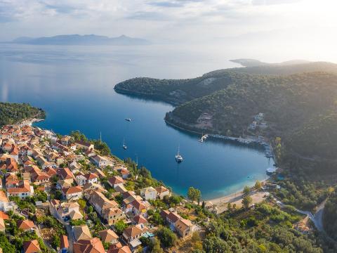 Πανοραμική φωτογραφία στο Μεγανήσι το νησάκι που βρίσκεται δίπλα στη Λευκάδα