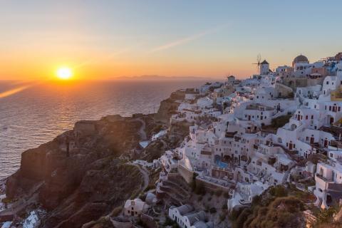 Το ηλιοβασιλεμα σαντορινη όπως φαίνεται από την Οία