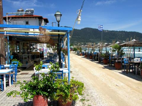 Ταβέρνες στον παραλιακό δρόμο της Σκάλας Ποταμιάς θασοσ αξιοθεατα