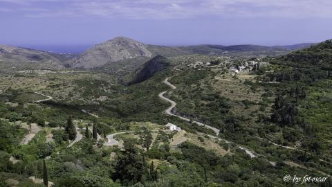 Οι φιδωτοί δρόμοι και η βλάστηση στην ενδοχώρα του νησιού κυθηρα παραλιεσ