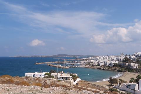 Η παραλία Πιπέρι και η Νάουσα παροσ παραλιεσ 