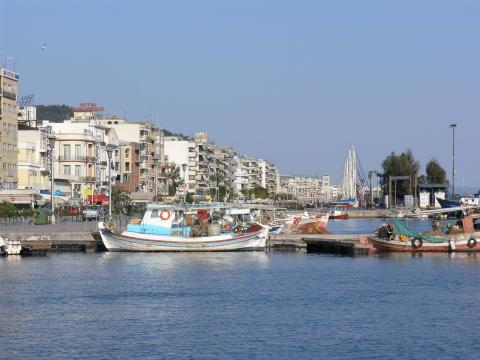 Ψαρόβαρκες στο λιμάνι του Βόλου τσιπουραδικα βολοσ τιμεσ