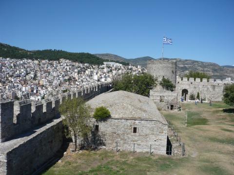 Το εσωτερικό στο Κάστρο της Καβάλας και ένα τμήμα της πόλης καβαλα αξιοθεατα