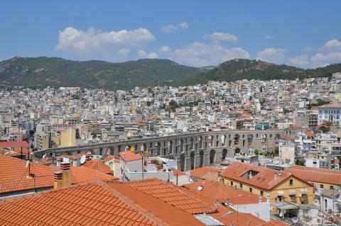 Ο αστικός ιστός στην πόλη της Καβάλας και οι Καμάρες ένα τμήμα του Βυζαντινού τείχους που λειτουργούσε και ωε υδραγωγείο καβαλα αξιοθεατα