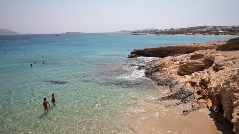 Παραλία με γαλαζοπράσινα νερά ναξοσ κουφονησια