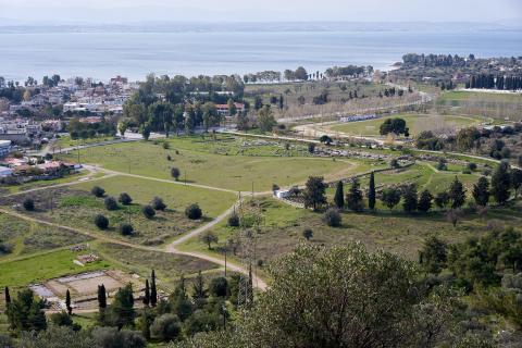 Πανοραμική φωτογραφία της αρχαίας Ερέτριας, η ακτή και ένα τμήμα από τη σύγχρονη ερέτρια