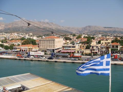 Ένα τμήμα του παραλιακού μετώπου στην πόλη της Χίου σε φωτογραφία από πλοίο