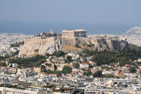 Ο Βράχος της Ακρόπολης της Αθήνας με τον Παρθενώνα και τα άλλα φημισμένα μνημεία