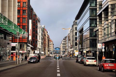 Ο δρόμος Friedrichstraße στο κεντρικό Βερολίνο, Γερμανία