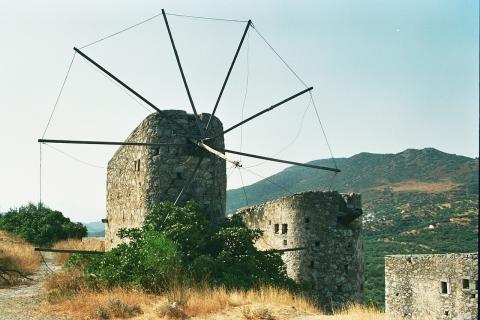Οι πέτρινοι Ανεμόμυλοι στο Σελί Αμπέλου