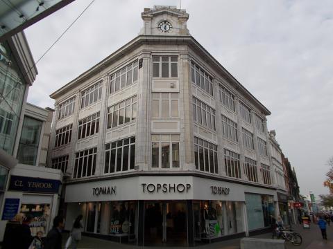Πολυκατάστημα Top Shop στην Sutton High Street στο Λονδίνο