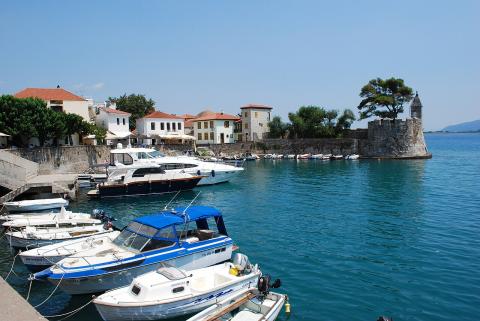Βάρκες και γιοτ στο Λιμάνι της Ναυπάκτου