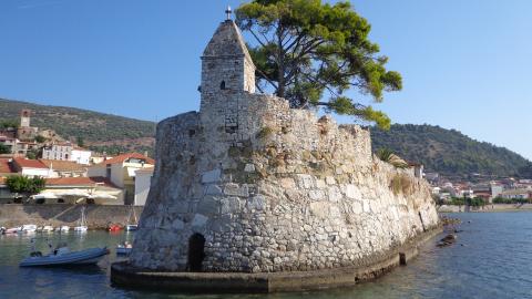 Το αμυντικό φρούριο στο ένα άκρο του λιμανιού της Ναυπάκτου