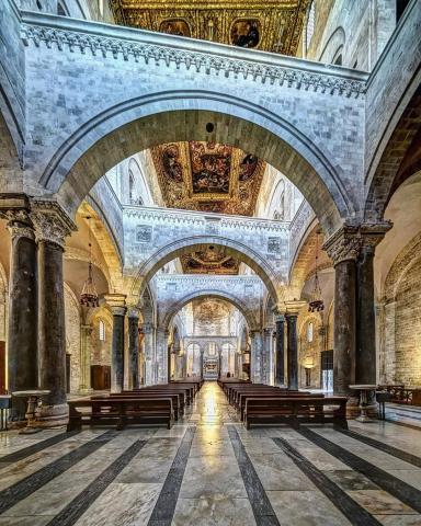  Name Άγιος Νικόλαος Μπάρι, το εσωτερικό του φημισμένου ναού