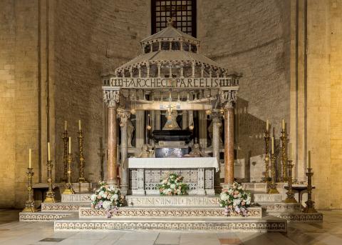 Ναός Αγίου Νικολάου στο Μπάρι η σαρκοφάγος του Αγίου