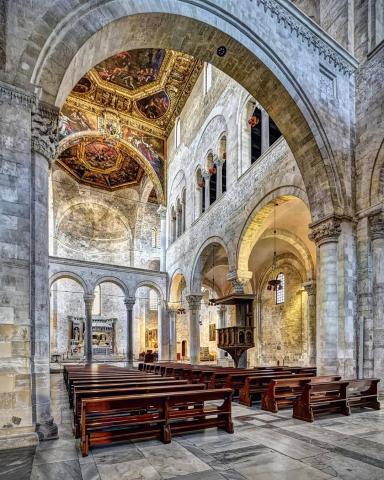  Ο εσωτερικός διάκοσμος και οι θέσεις των πιστών στην Βασιλική Αγίου Νικολάου Μπάρι