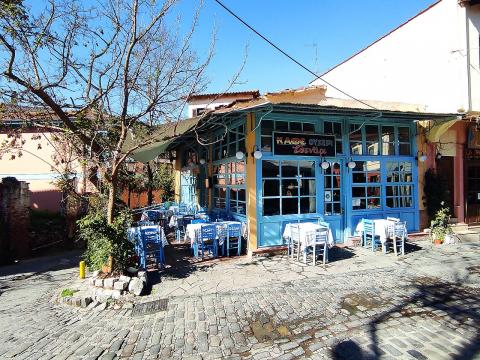 Το Καφέ Ουζερί “Τσινάρι” στην περιοχή Τσινάρι στην Άνω Πόλη Θεσσαλονίκης